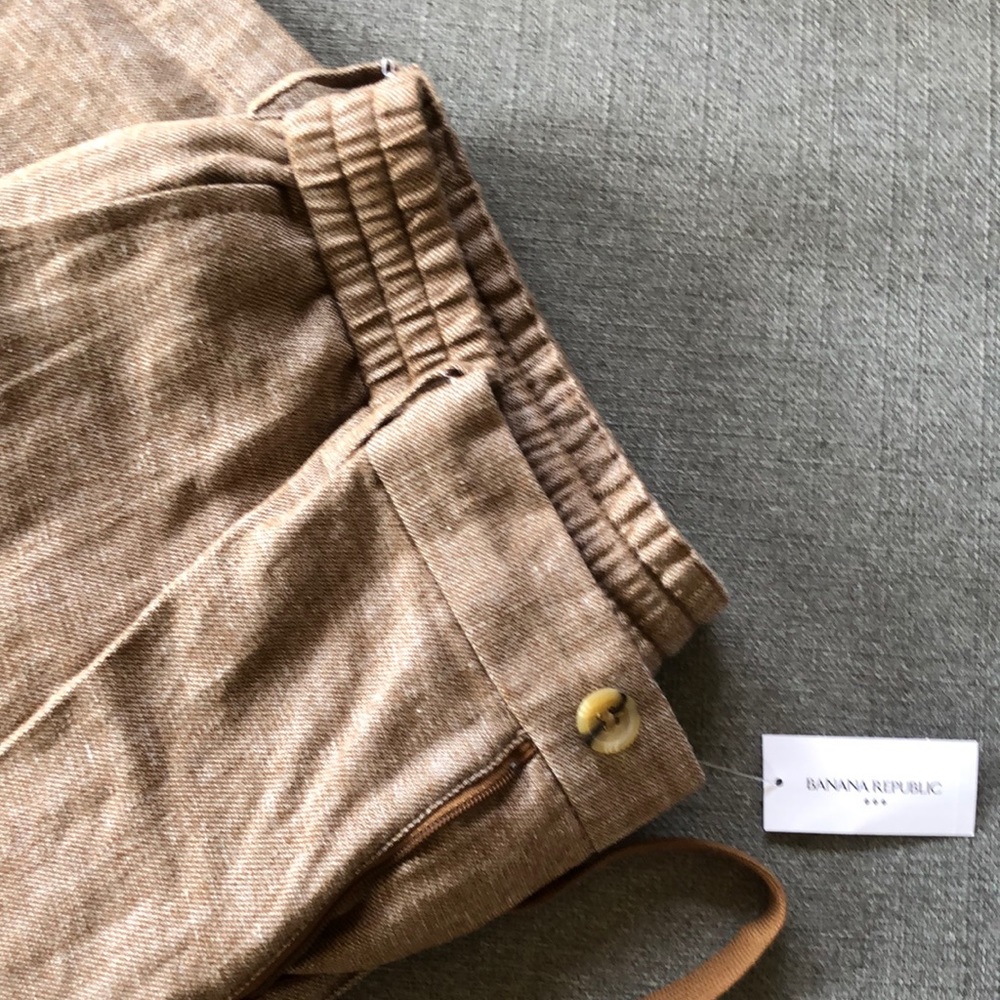 Light brown Banana Republic men’s linen pants
